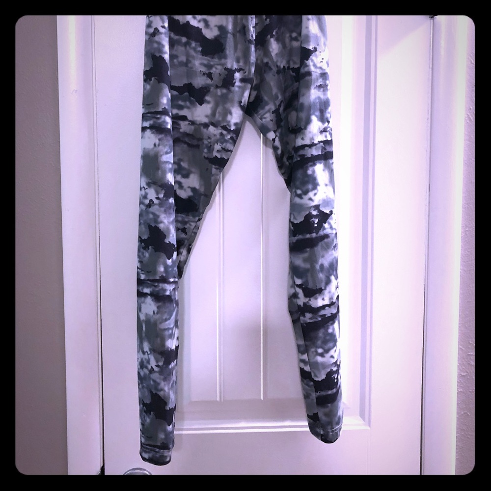 Camo/Watercolor Balance Collection Leggings M